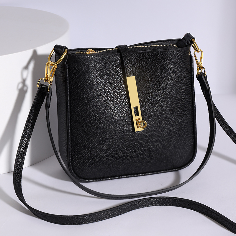 新しい 100% 牛革レザー ショルダー バッグ、レディース - Leatherwork Ideas のレビューと価格