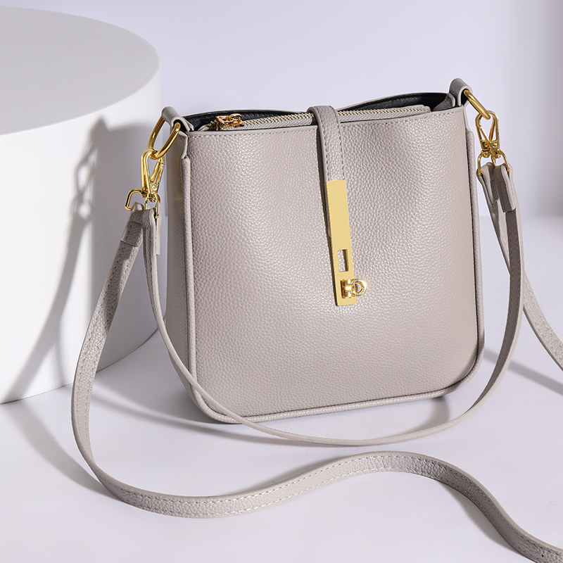新しい 100% 牛革レザー ショルダー バッグ、レディース - Leatherwork Ideas のレビューと価格