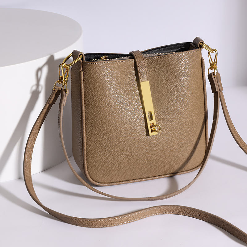 新しい 100% 牛革レザー ショルダー バッグ、レディース - Leatherwork Ideas のレビューと価格