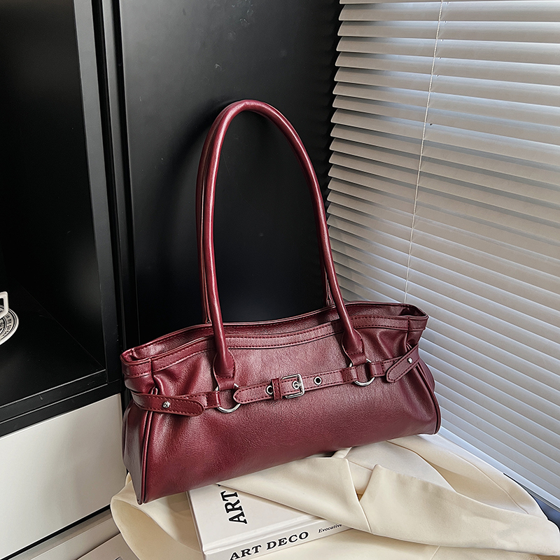左側2025新作 レディース レッド レザー ハンドバッグ  - Leatherwork Ideas のレビューと価格