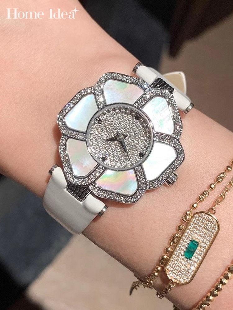 女性のための花の形をしたクォーツ時計,光沢のあるダイヤモンド - Leatherwork Ideas のレビューと価格